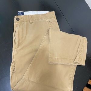 Men’s casual tan pants
